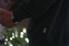 Lade das Bild in den Galerie-Viewer, Crewneck Curly Hair