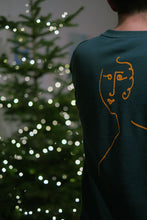 Lade das Bild in den Galerie-Viewer, Crewneck Curly Hair