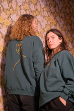 Lade das Bild in den Galerie-Viewer, Crewneck Curly Hair