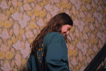 Lade das Bild in den Galerie-Viewer, Crewneck Curly Hair