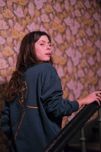 Lade das Bild in den Galerie-Viewer, Crewneck Curly Hair