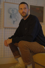 Lade das Bild in den Galerie-Viewer, trib crewneck madame unisex art neeein münster kunst arty