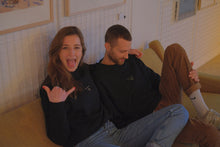 Lade das Bild in den Galerie-Viewer, trib crewneck madame unisex art neeein münster kunst fun party wglive