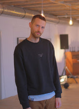 Lade das Bild in den Galerie-Viewer, trib crewneck madame unisex art neeein münster Kunst lauch